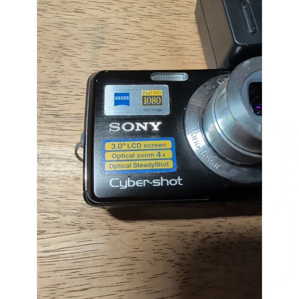 Sony Cyber-shot DSC-W230 12.1MP Digital Camera 2GB New Bat & Charger Icon Case